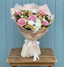 Букет цветов из:  Гвоздики, Орхидеи и Розы в Рудне Воронежской области