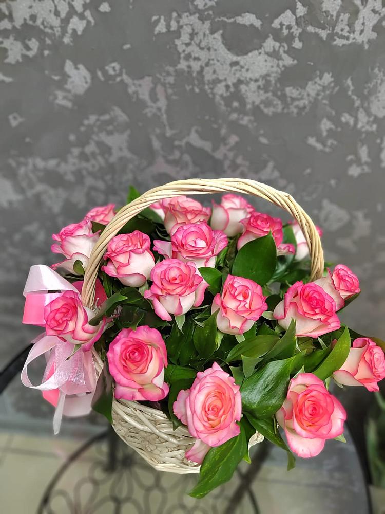 Цветочная композиция из Розы в корзине в Рудне Воронежской области