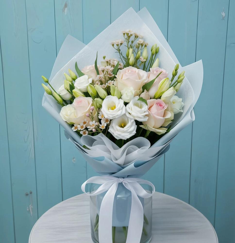 Букет цветов из: Розы и Лизиантусы в Рудне Воронежской области