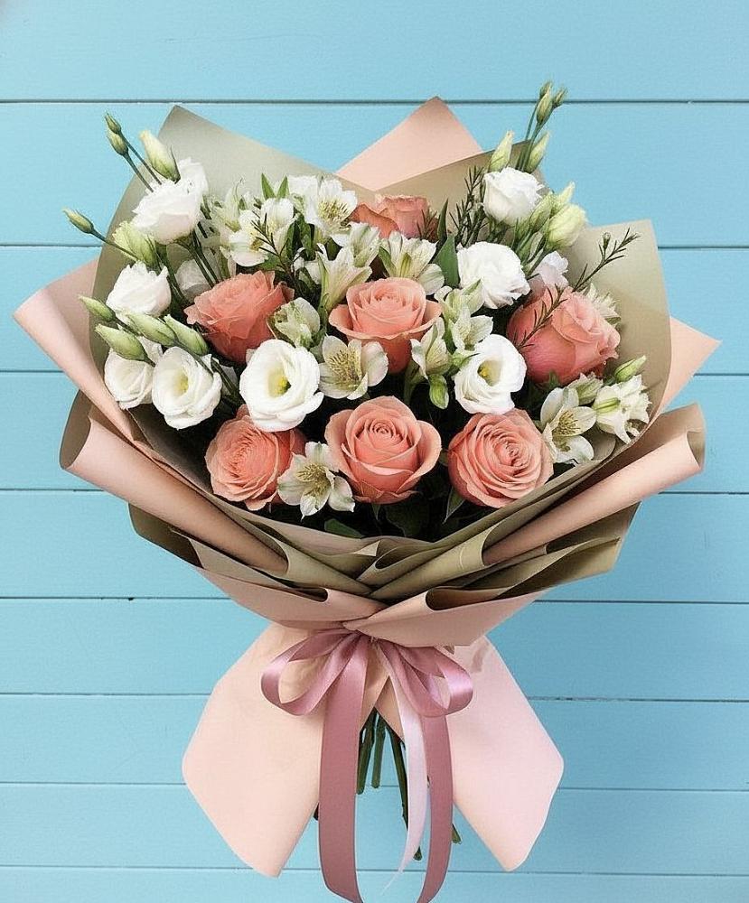 Букет цветов из: Розы, Альстромерии и Лизиантусы в Рудне Воронежской области