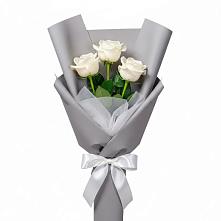 Букет 3 белые розы в Рудне Воронежской области
