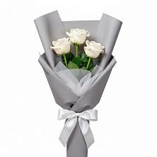 Букет 3 белые розы в Рудне Воронежской области