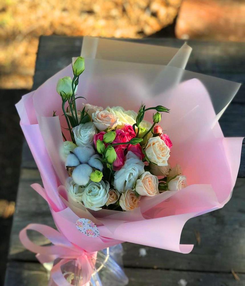 Букет цветов из: Розы и Лизиантусы в Рудне Воронежской области