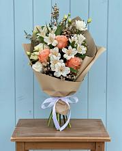 Букет цветов из:  Альстромерии, Лизиантусы, Розы и Хризантемы в Рудне Воронежской области