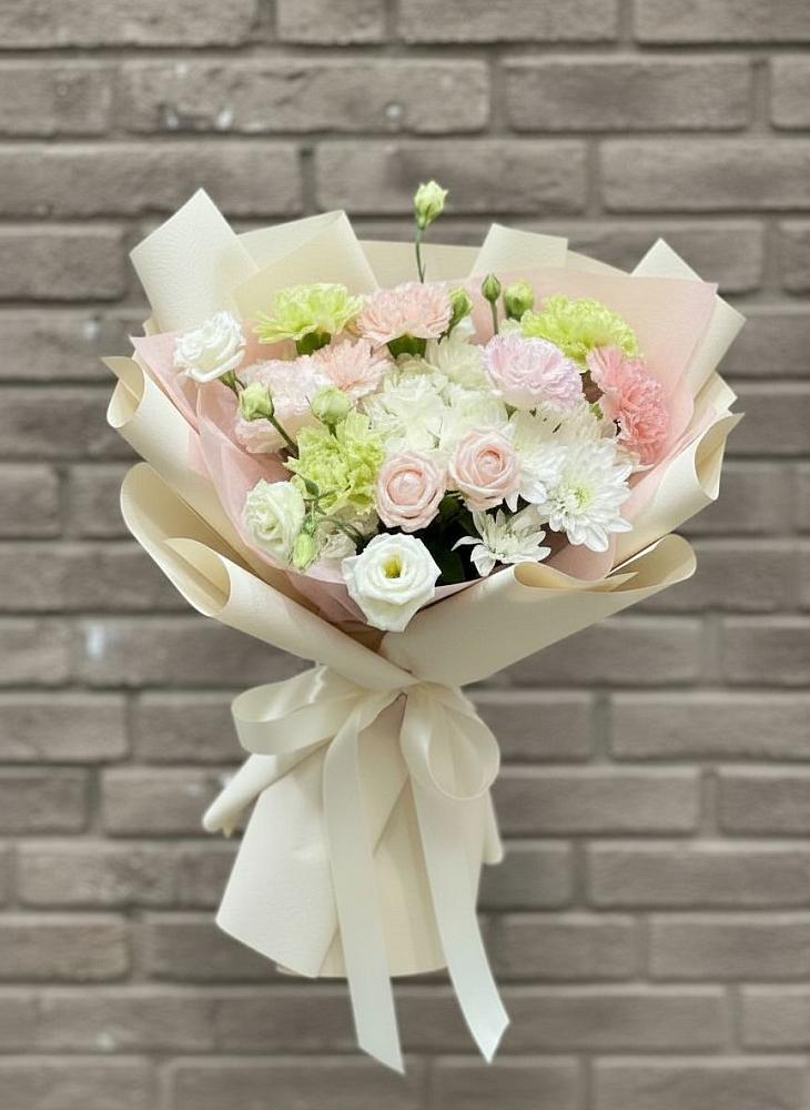 Букет цветов из: Гвоздики, Розы, Лизиантусы и Хризантемы в Рудне Воронежской области