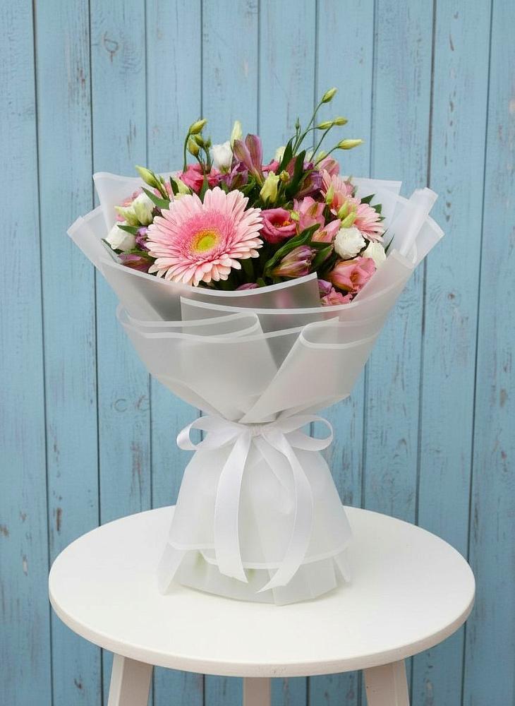 Букет цветов из: Герберы, Альстромерии и Лизиантусы в Рудне Воронежской области