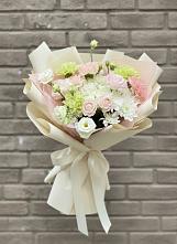 Букет цветов из:  Гвоздики, Розы, Лизиантусы и Хризантемы в Рудне Воронежской области