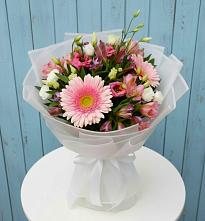 Букет цветов из:  Герберы, Альстромерии и Лизиантусы в Рудне Воронежской области