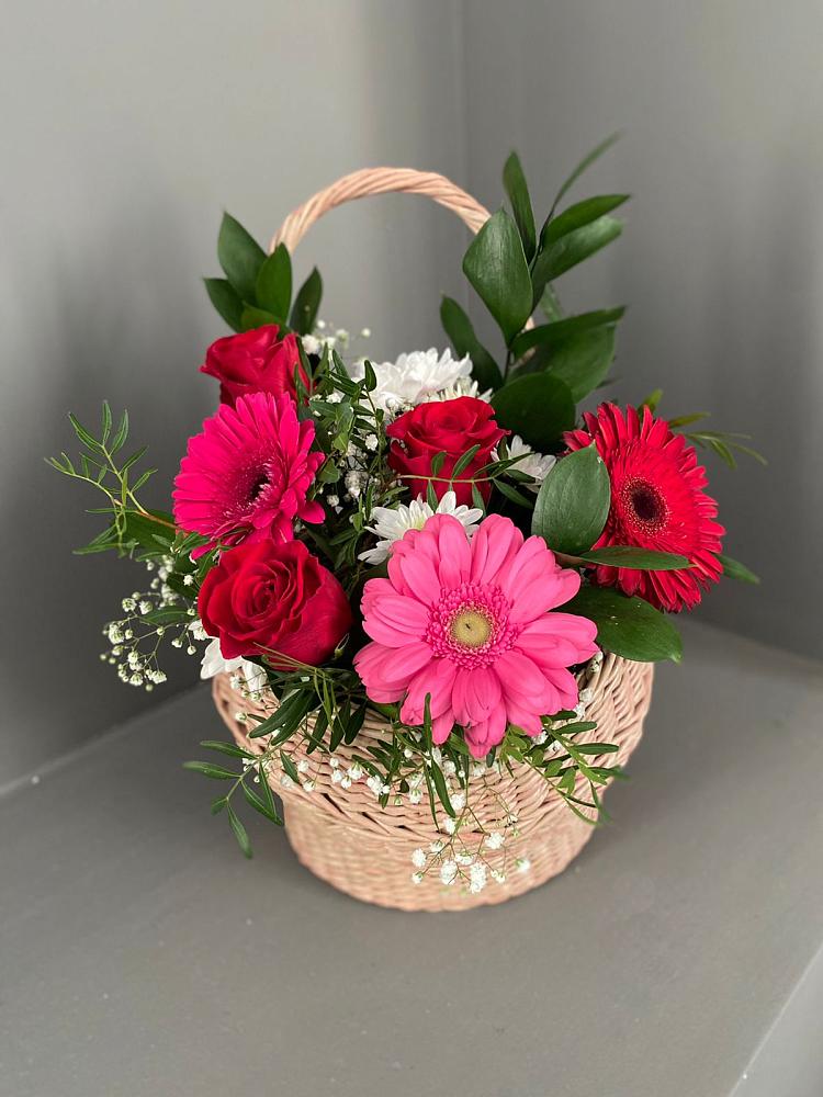 Цветочная композиция из Розы, Хризантемы и Герберы в корзине в Рудне Воронежской области