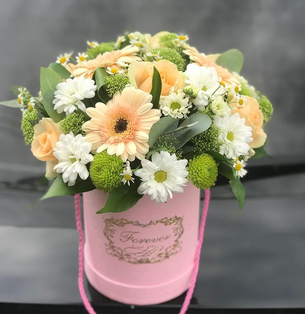 Цветочная композиция из Розы, Герберы и Хризантемы в шляпной коробке в Рудне Воронежской области