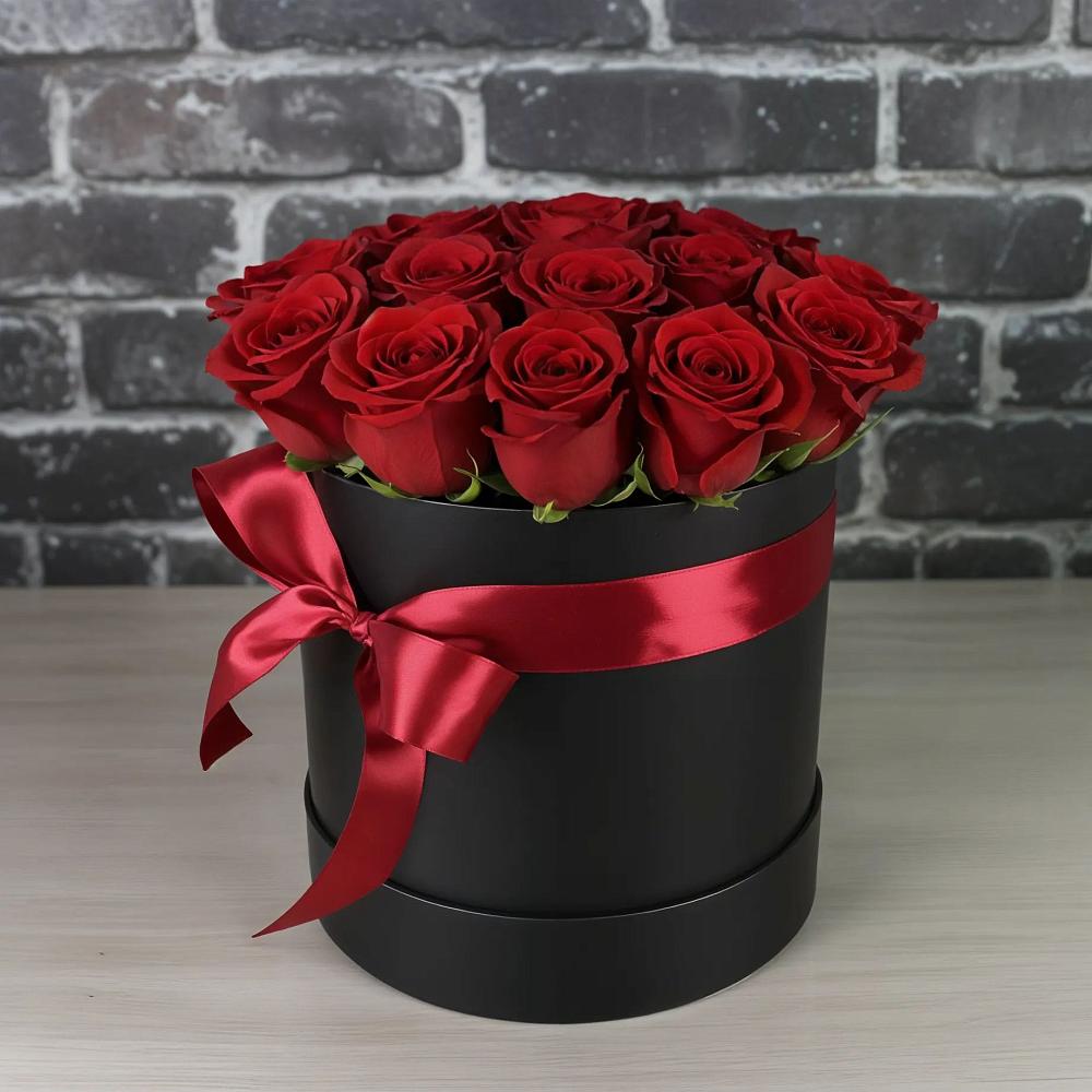 Цветочная композиция из Розы в шляпной коробке в Рудне Воронежской области