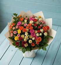 Букет Микс из разноцветных кустовых роз в Рудне Воронежской области