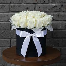 Цветочная композиция из Розы в шляпной коробке в Рудне Воронежской области