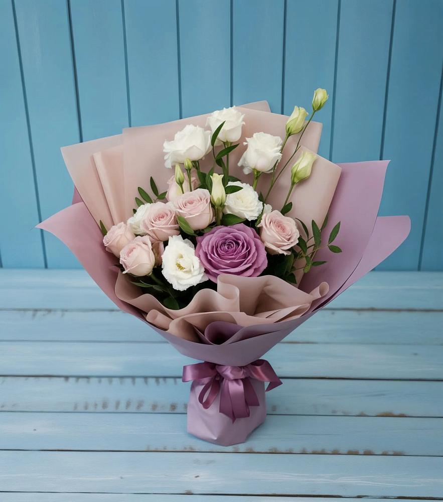 Букет цветов из: Розы и Лизиантусы в Рудне Воронежской области