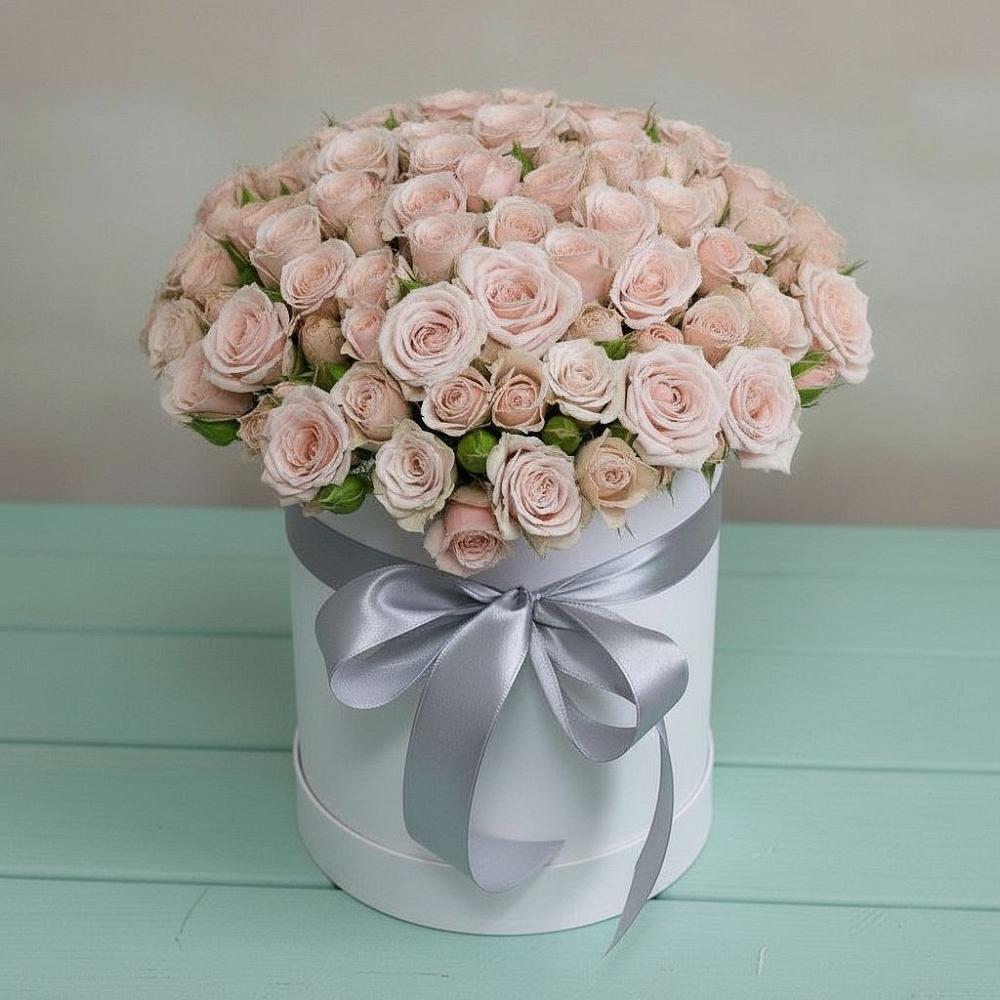 Цветочная композиция из Розы в шляпной коробке в Рудне Воронежской области